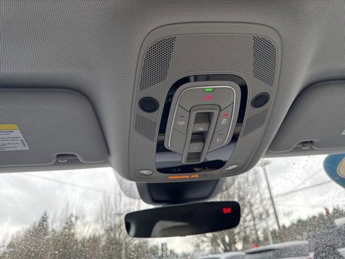 Used 2019 Audi e-tron Prestige w/ Prestige Package image 33