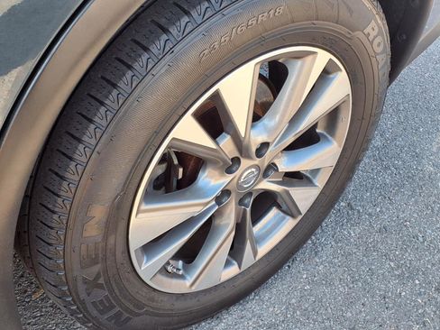 Used 2018 Nissan Murano SV image 11