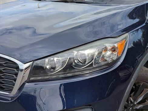 Used 2019 Kia Sorento S FWD image 2