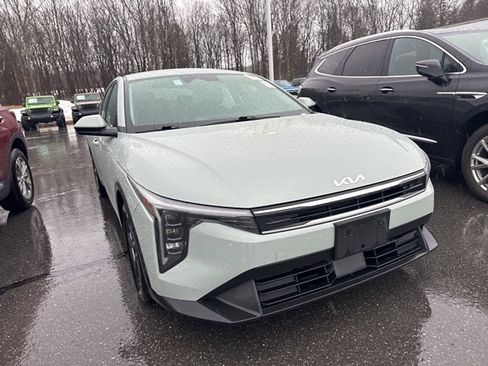 Used 2025 Kia K4 LXS image 3