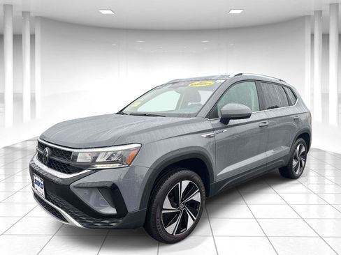 Certified 2023 Volkswagen Taos SE w/ Panoramic Sunroof Package AWD/4WD image 10
