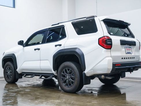 Used 2025 Toyota 4Runner SR5 AWD/4WD image 7