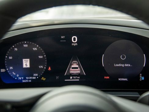 Certified 2025 Porsche Macan Electric image 24