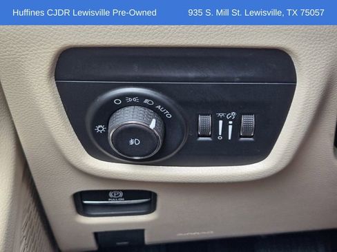 Used 2023 Jeep Grand Cherokee Limited image 24