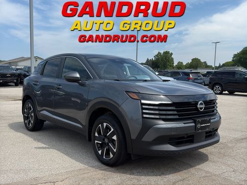 Certified 2025 Nissan Kicks SV AWD/4WD image 1