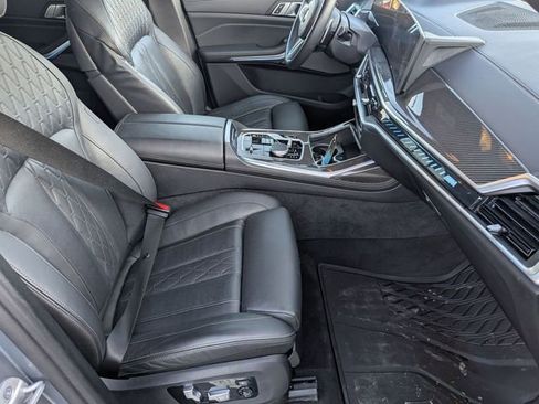 Used 2025 BMW X7 M60i w/ Climate Comfort Package image 34