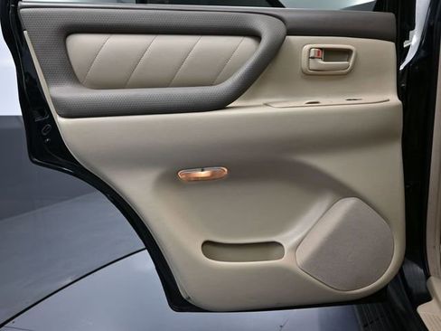 Used 2006 Toyota Land Cruiser image 35