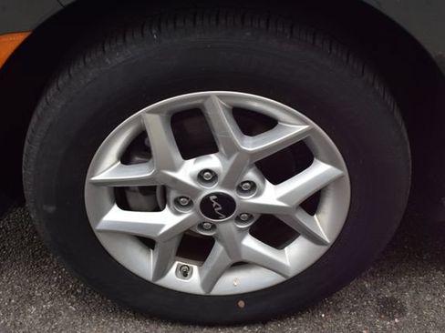 Used 2025 Kia Soul LX w/ LX Technology Package FWD image 40