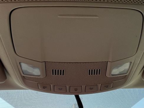 Used 2017 Ford Fusion SE w/ Fusion SE Technology Package FWD image 13