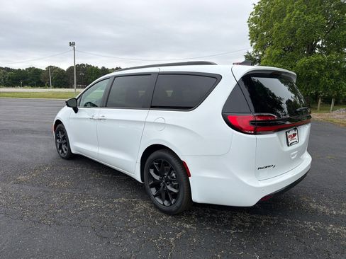 New 2026 Chrysler Pacifica Select w/ S Appearance Package FWD image 7