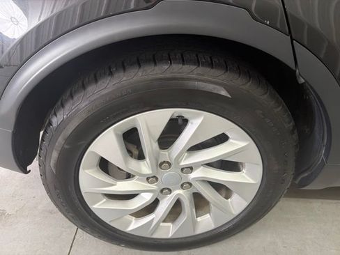 Used 2024 Land Rover Discovery S AWD/4WD image 24