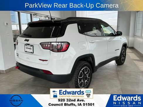 Used 2025 Jeep Compass Trailhawk AWD/4WD image 8
