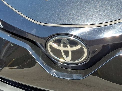 Used 2022 Toyota C-HR XLE FWD image 4