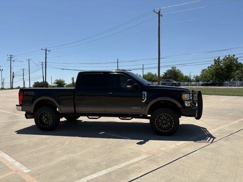 Used 2017 Ford F250 Lariat w/ Lariat Value Package AWD/4WD image 5