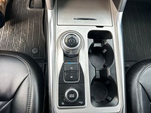 Used 2022 Ford Explorer XLT w/ Equipment Group 202A image 21