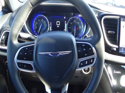 Certified 2025 Chrysler Pacifica Select FWD image 22