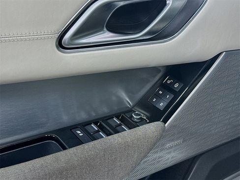 Used 2019 Land Rover Range Rover Velar R-Dynamic SE image 19