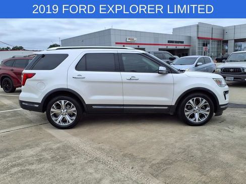 Used 2019 Ford Explorer Limited w/ Limited Luxury Package FWD image 5