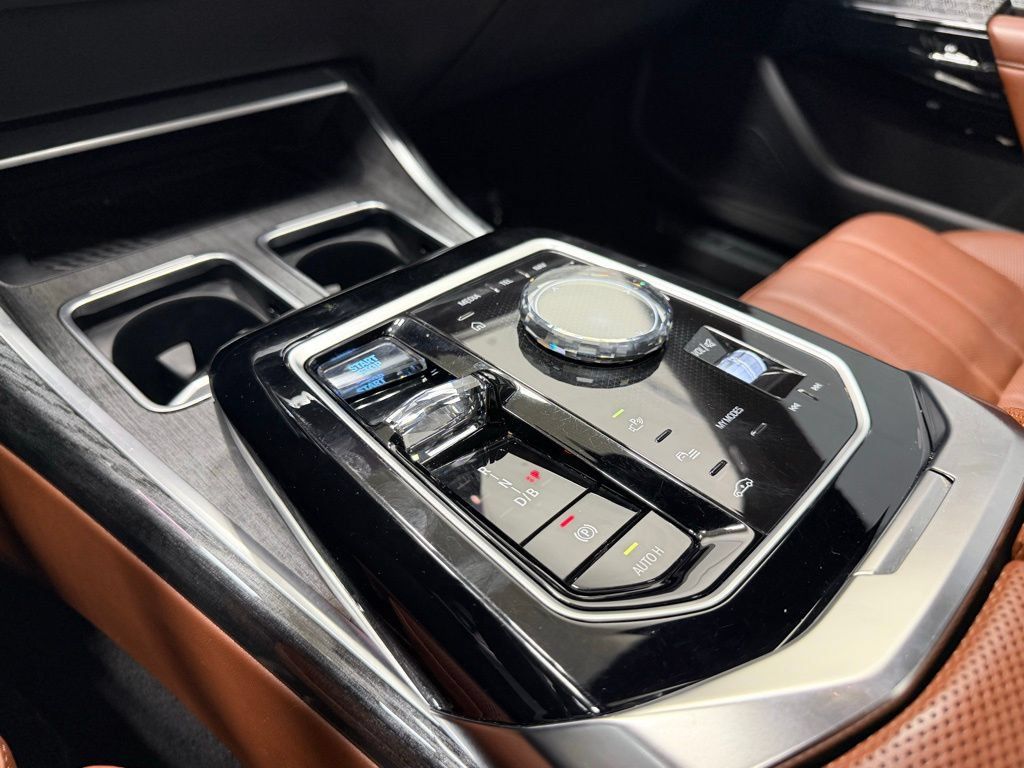 Used 2023 BMW i7 xDrive60 AWD/4WD image 29