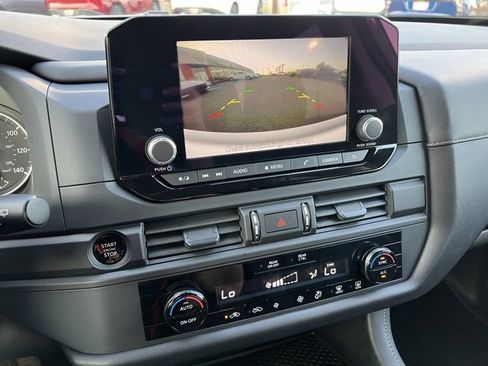 Certified 2025 Nissan Pathfinder S image 12