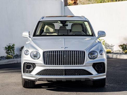 Used 2023 Bentley Bentayga Extended Wheelbase image 9