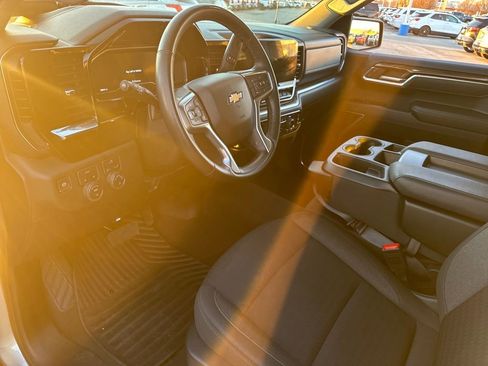 Used 2025 Chevrolet Silverado 1500 LT image 18