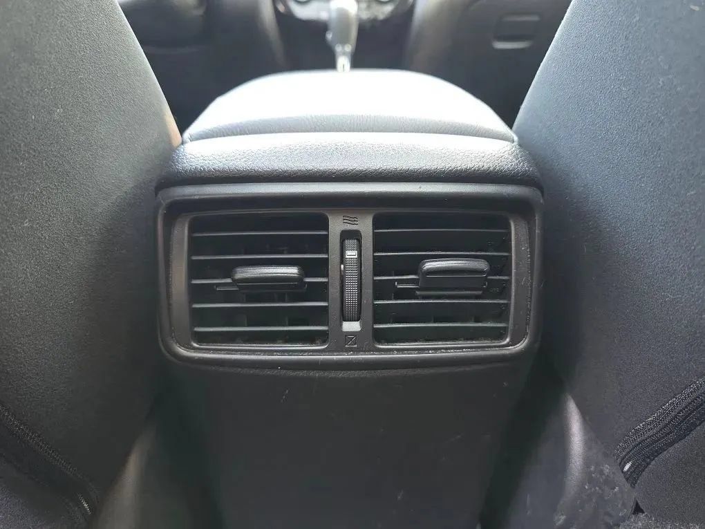 Used 2015 Nissan Rogue SV w/ SV Premium Package AWD/4WD image 39
