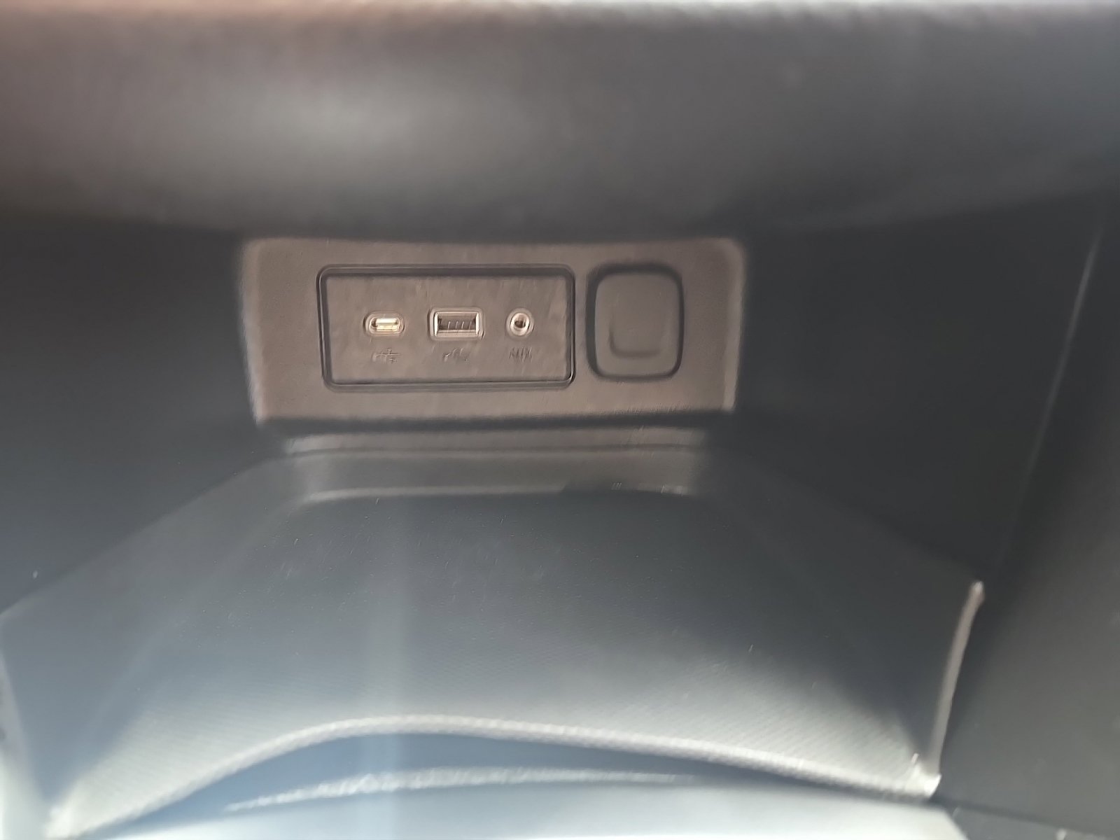 Used 2020 Chevrolet Equinox LT w/ Midnight Edition AWD/4WD image 23