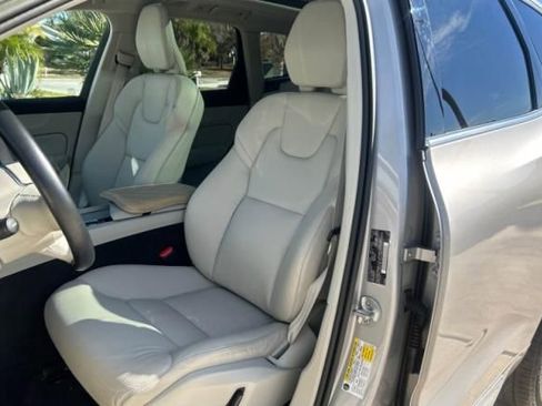 Used 2023 Volvo XC60 B5 Plus w/ Protection Package Premier image 5