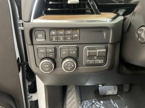 New 2026 Chevrolet Suburban High Country AWD/4WD image 11