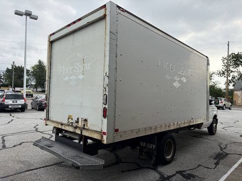 Used 2015 Ford E-450 and Econoline 450 Super Duty RWD image 9