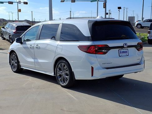 New 2026 Honda Odyssey Touring image 5