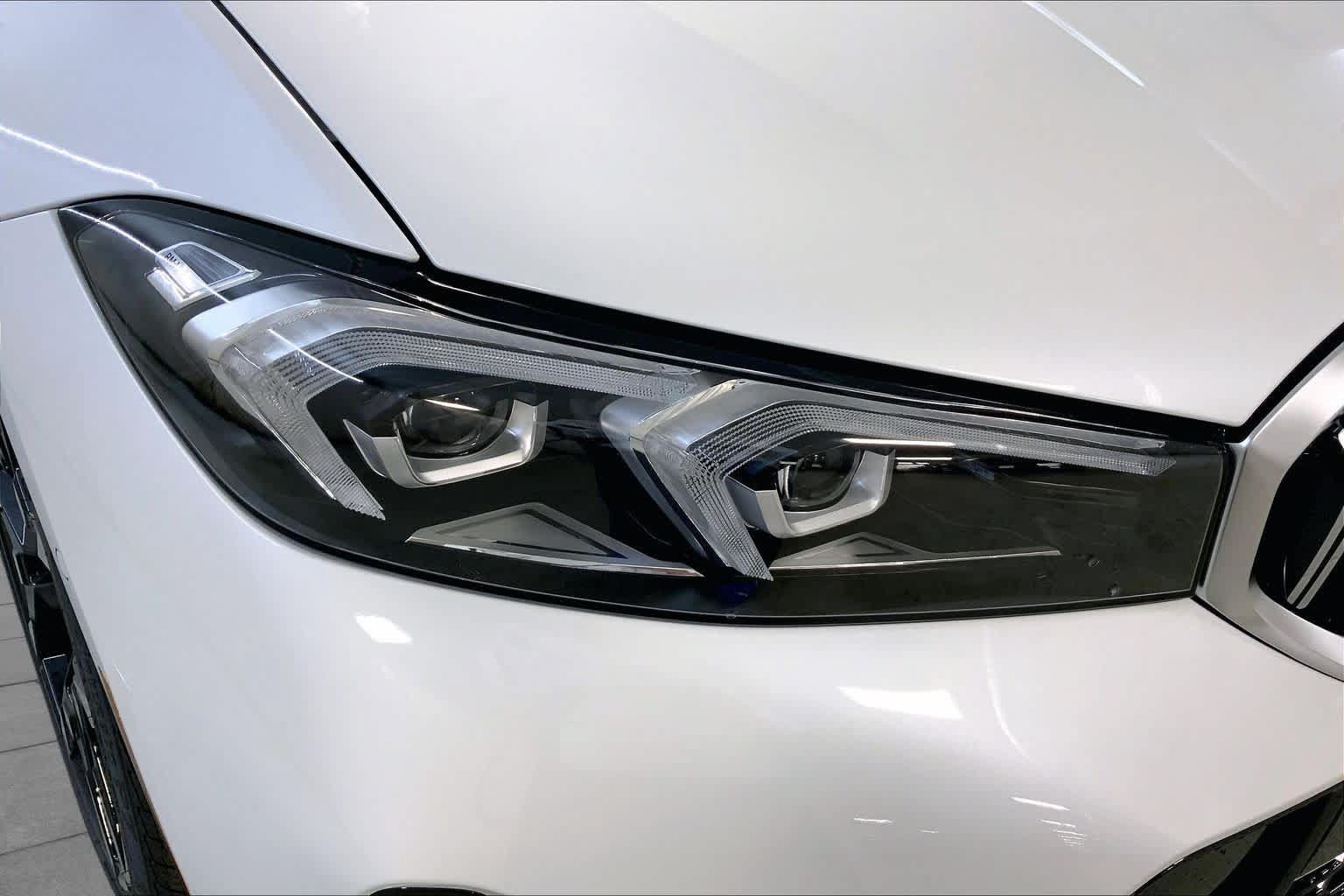 New 2026 BMW 330i xDrive Sedan w/ M Sport Package AWD/4WD image 13