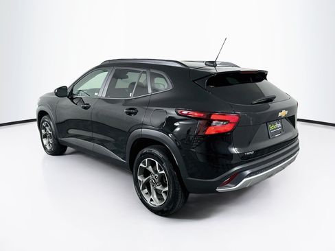 Used 2025 Chevrolet Trax LT w/ LT Convenience Package FWD image 5
