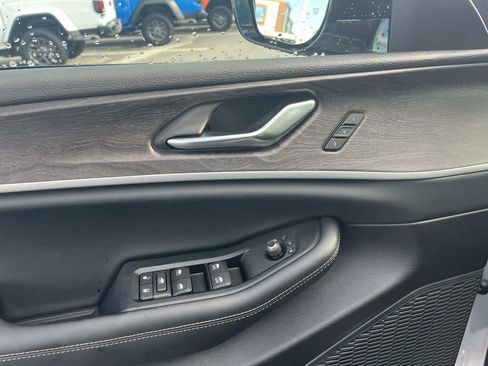 New 2025 Jeep Grand Cherokee L Limited image 14