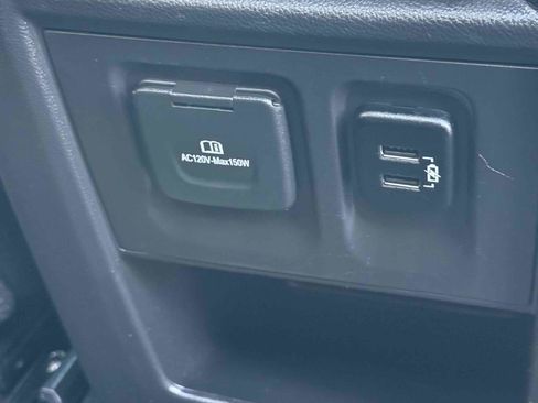 Used 2018 Chevrolet Traverse Premier image 95