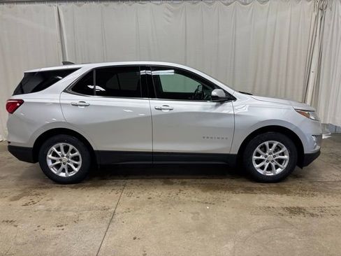 Used 2019 Chevrolet Equinox LT w/ Driver Convenience Package FWD image 2