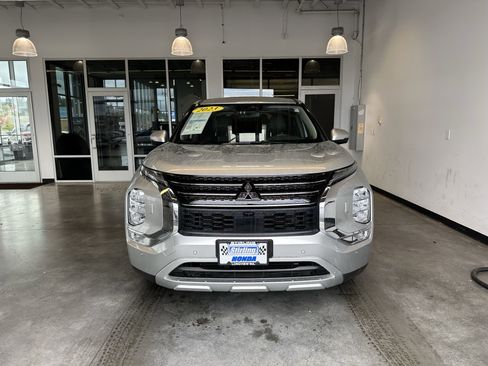 Used 2023 Mitsubishi Outlander SE image 6