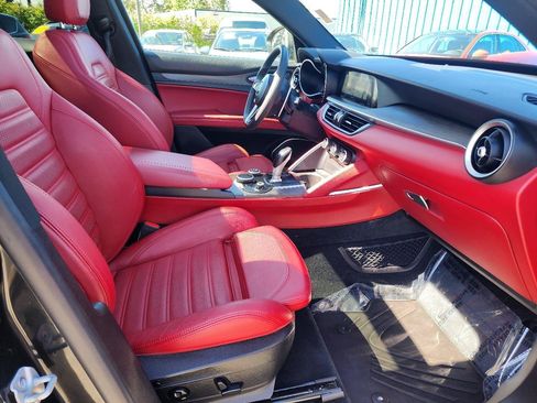Used 2018 Alfa Romeo Stelvio Ti Sport AWD/4WD image 30
