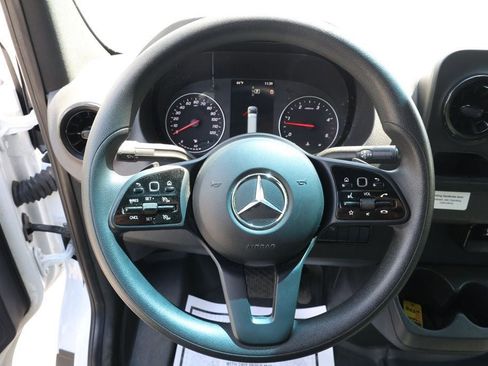 Used 2022 Mercedes-Benz Sprinter 2500 image 13