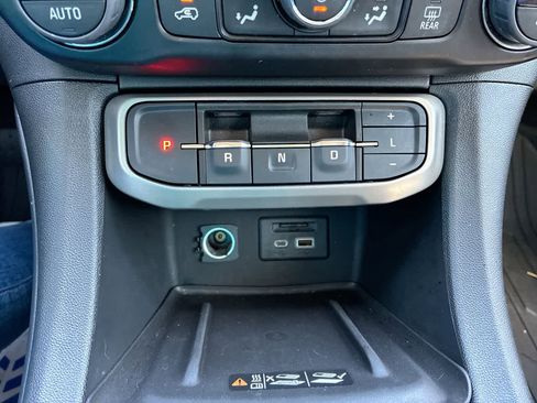 Used 2022 GMC Acadia Denali image 16