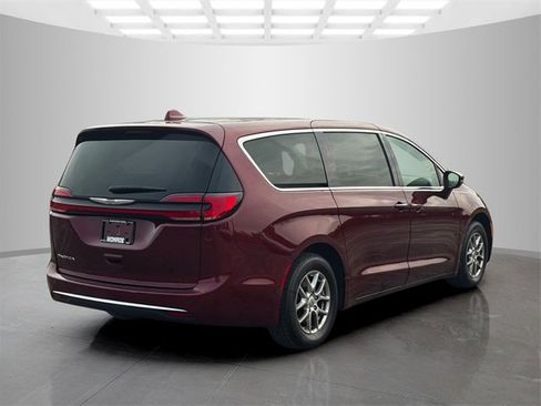 Certified 2021 Chrysler Pacifica Touring image 7