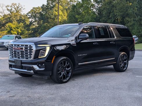Used 2025 GMC Yukon XL Denali w/ Sun & Power Step Package RWD image 5