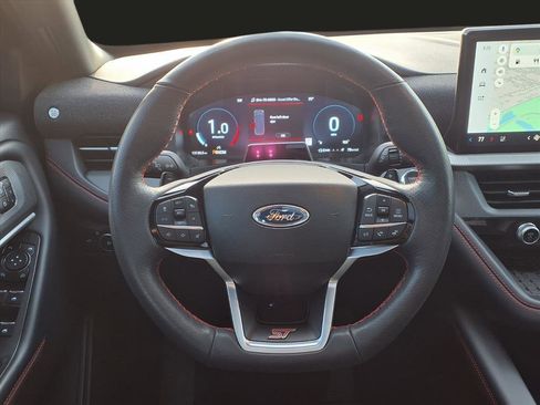 Used 2025 Ford Explorer ST image 15