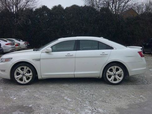 Used 2010 Ford Taurus SHO image 1