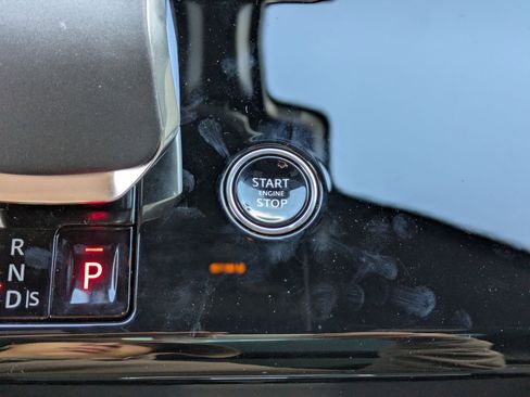 Used 2025 Land Rover Range Rover Sport SE image 21