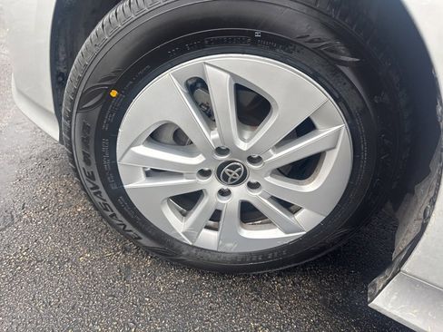 Used 2017 Toyota Prius Two image 27