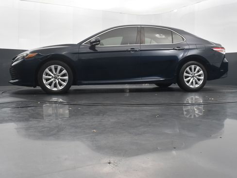 Used 2018 Toyota Camry LE image 36