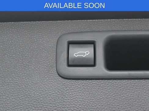 Used 2021 Toyota Highlander XLE AWD/4WD image 32