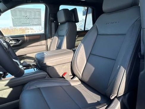 New 2026 GMC Yukon Denali w/ Denali Reserve Package image 13
